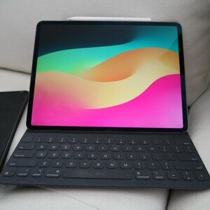 iPad Pro 3rd Gen 12.9in 256gb Bundle includes Apple Keyboard, Pencil and case